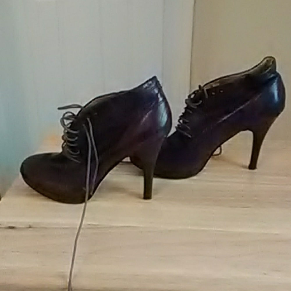 Heels - Picture 2 of 4